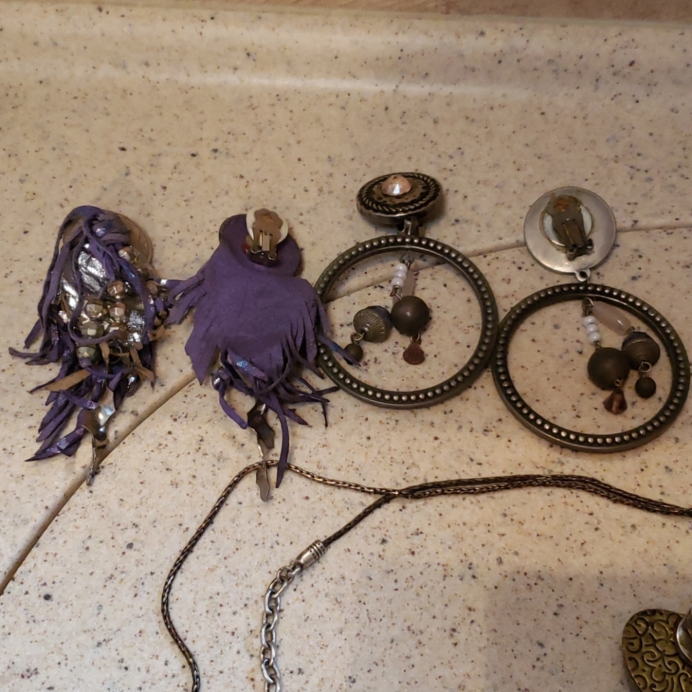 Vintage earrings bundle cameo steampunk western - Picture 8 of 8